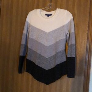 Apt 9 sweater, v shaped front